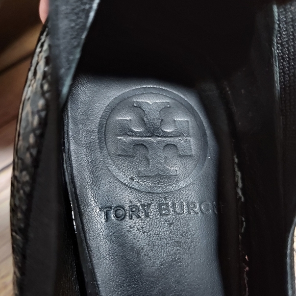 Tory Burch black patent logo Caroline wedge heels 7 - Picture 4 of 16